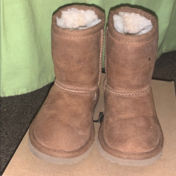 Toddler Uggs - Picture 1 of 6